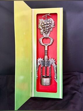 NIB Heavy Embossed Grape & Leaf Wine Corkscrew & Bottle Opener Vintage Italy